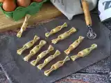 Caramelle, karkkien muotoiset ravioli, joissa on kurpitsan ja ricotta-täytettä.
