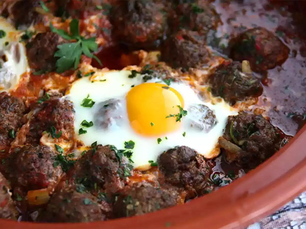 Kefta tagine (mausteisten ja yrttien kanssa jauhettuja lihapullia) - kuva 3